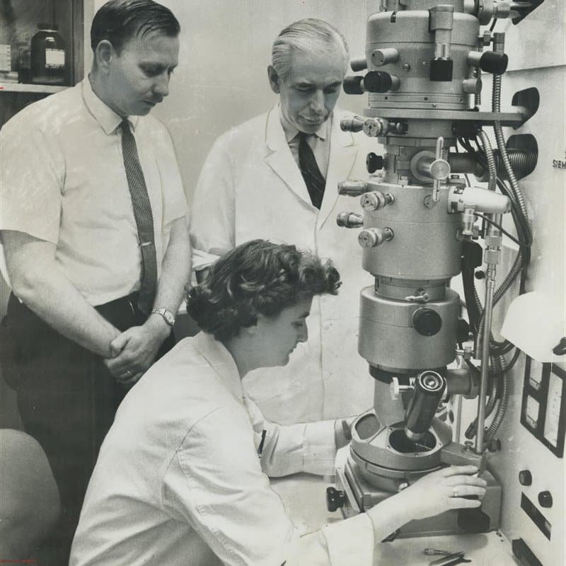 Rosalind Franklin trabajando